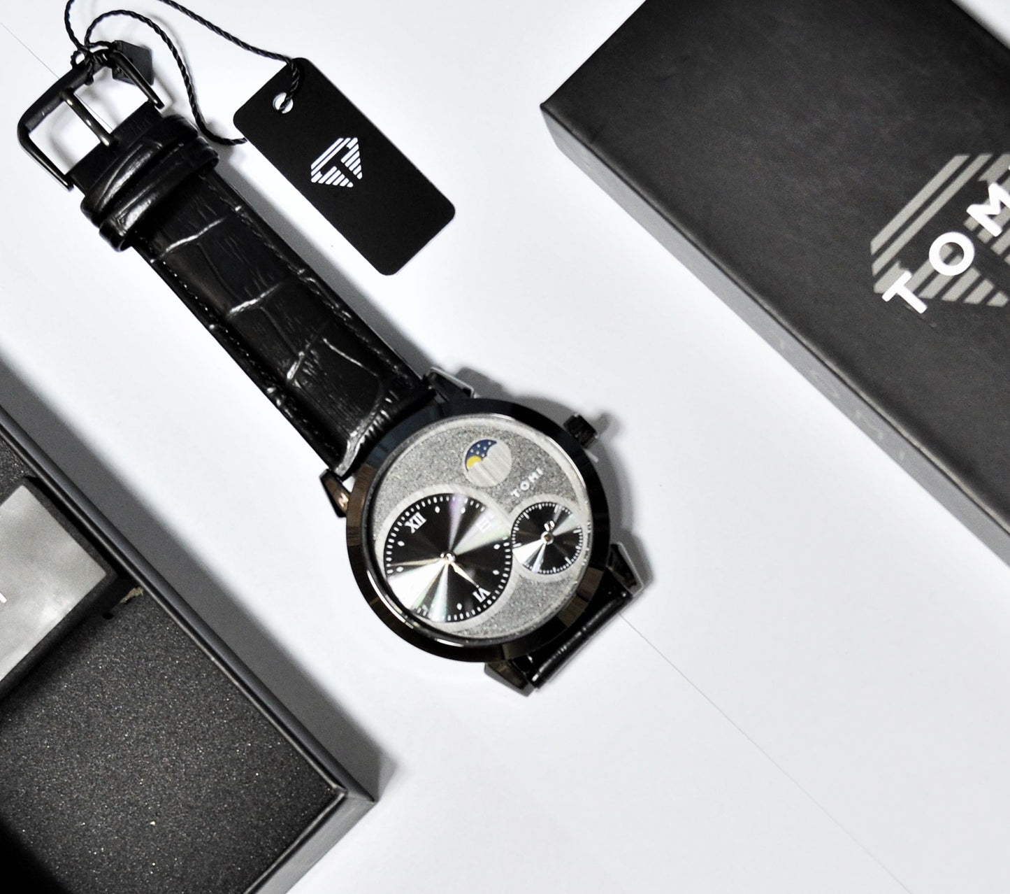 *TOMI Moon Edition Chronograph: Unisex Luxury Leather Watch with Working Chronograph*